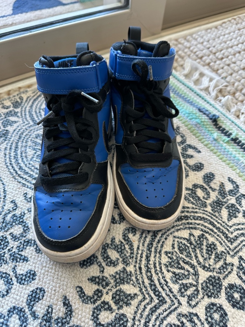 Nike shoes Court borough mid tops boys size 4.5 - Picture 9 of 15